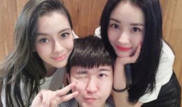 娱乐吃瓜美女背景,揭秘吃瓜美女背后的故事