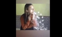 今日头条爆料美女视频,美女视频走红网络，网友热议不已！