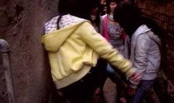 女孩被拉进巷子爆料视频,女孩险遭不测，网友曝光惊人一幕