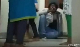 女孩被拉进巷子爆料视频,女孩险遭不测，网友曝光惊人一幕